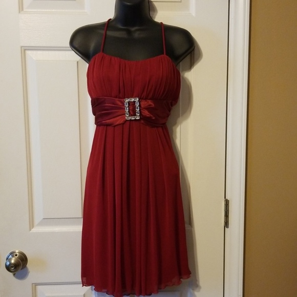Dresses & Skirts - 💙Red Formal Dress.. Great for ❤️ Date!!